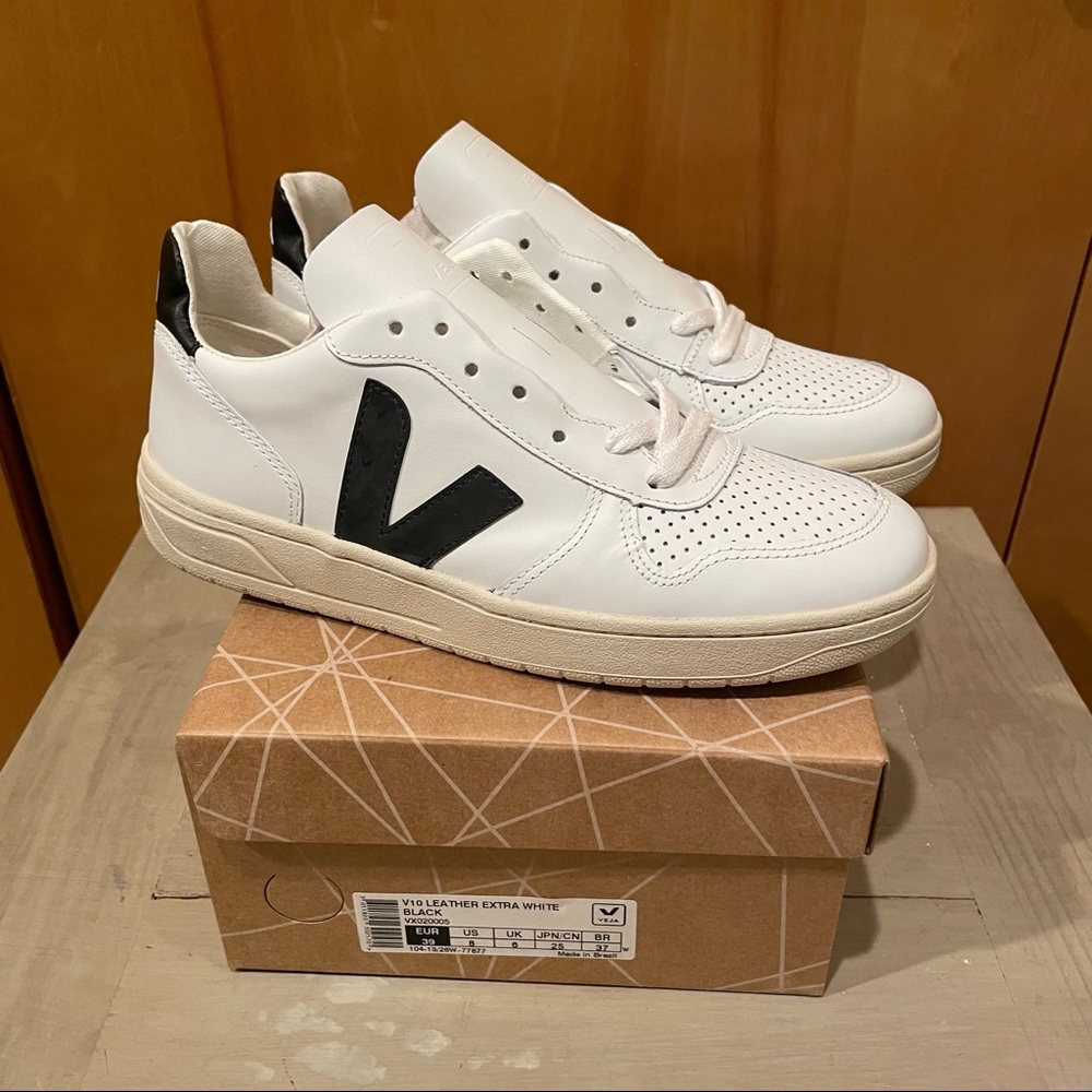NIB Veja V10 Sneaker Extra White Black, Never Been Laced Up